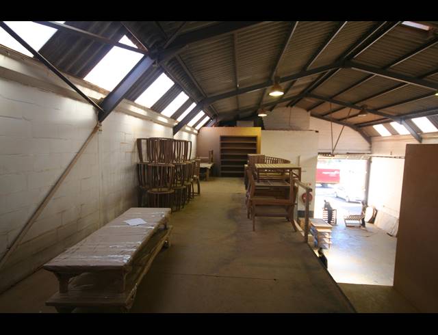 320M² FACTORY TO LET IN KILLARNEY GARDENS